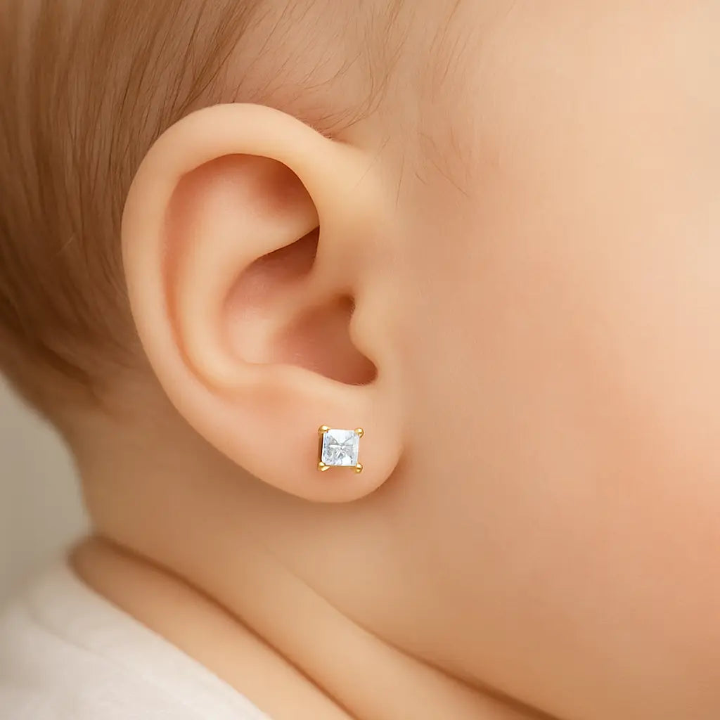 Aro De Bebé Circón Cuadrado 3x3mm Plata Ley 925 - Aros Desde Bebé – Joyería Infantil en Oro 18k y Plata 925