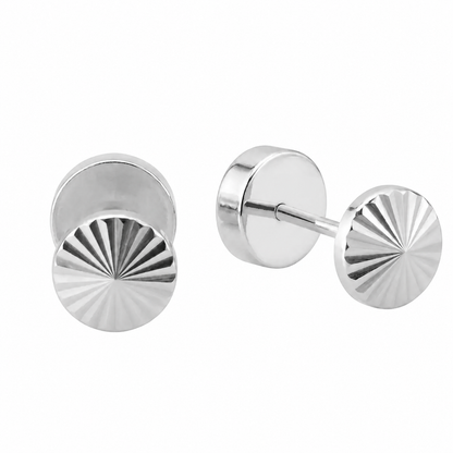 Abridores de plata 925 facetados de 4mm para bebé sobre fondo blanco