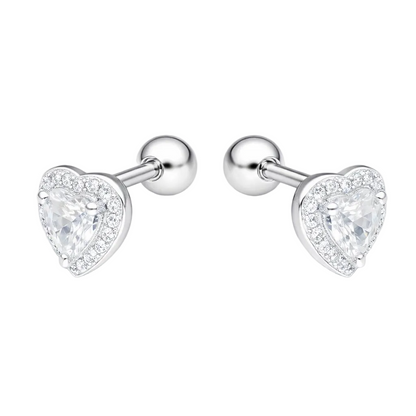 "Aros de plata ley 925 con diseño de corazón, destacando un circón central en forma de corazón rodeado de cristales pequeños."