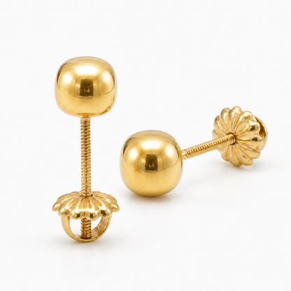 Aros de oro 18k para niña, bolita lisa de 6 mm con cierre atornillable y rosca con tope de seguridad, vista de detalle