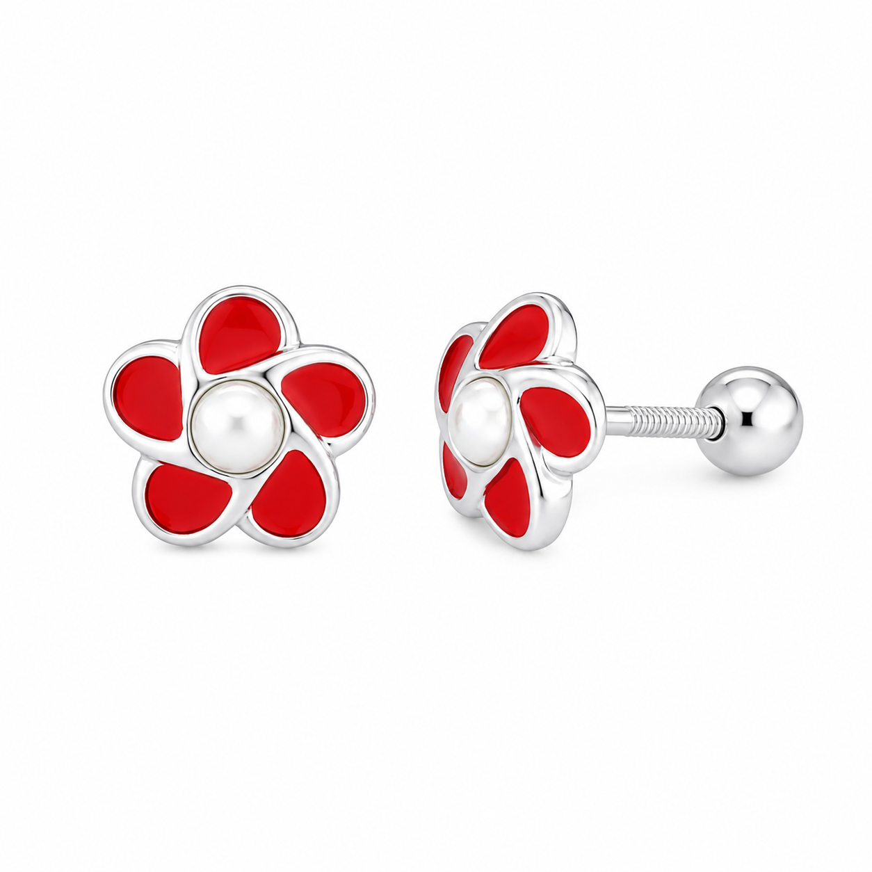 Par de aros de plata ley 925 con diseño de flor esmaltada en color rojo, perla blanca en el centro y sistema de cierre con tornillo de seguridad y tope de pelotita sobre un fondo blanco.