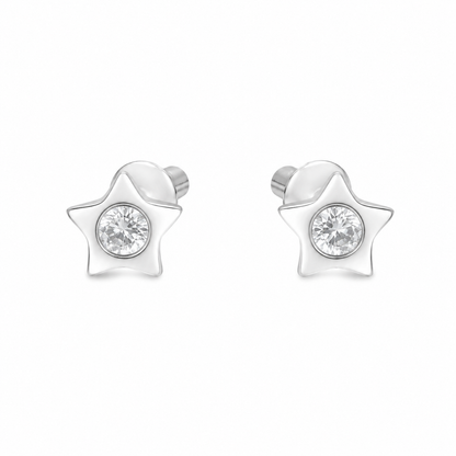 Par de aros abridores de plata ley 925 con forma de estrella, un circón central brillante y sistema de cierre de tornillo con tope de seguridad.