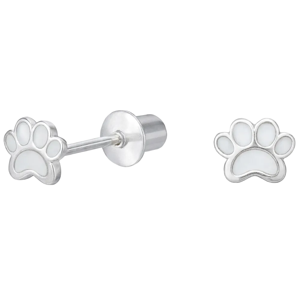 "Par de aros de plata ley 925 con forma de huella de perro esmaltada en blanco y sistema de cierre con tornillo de seguridad redondeado."