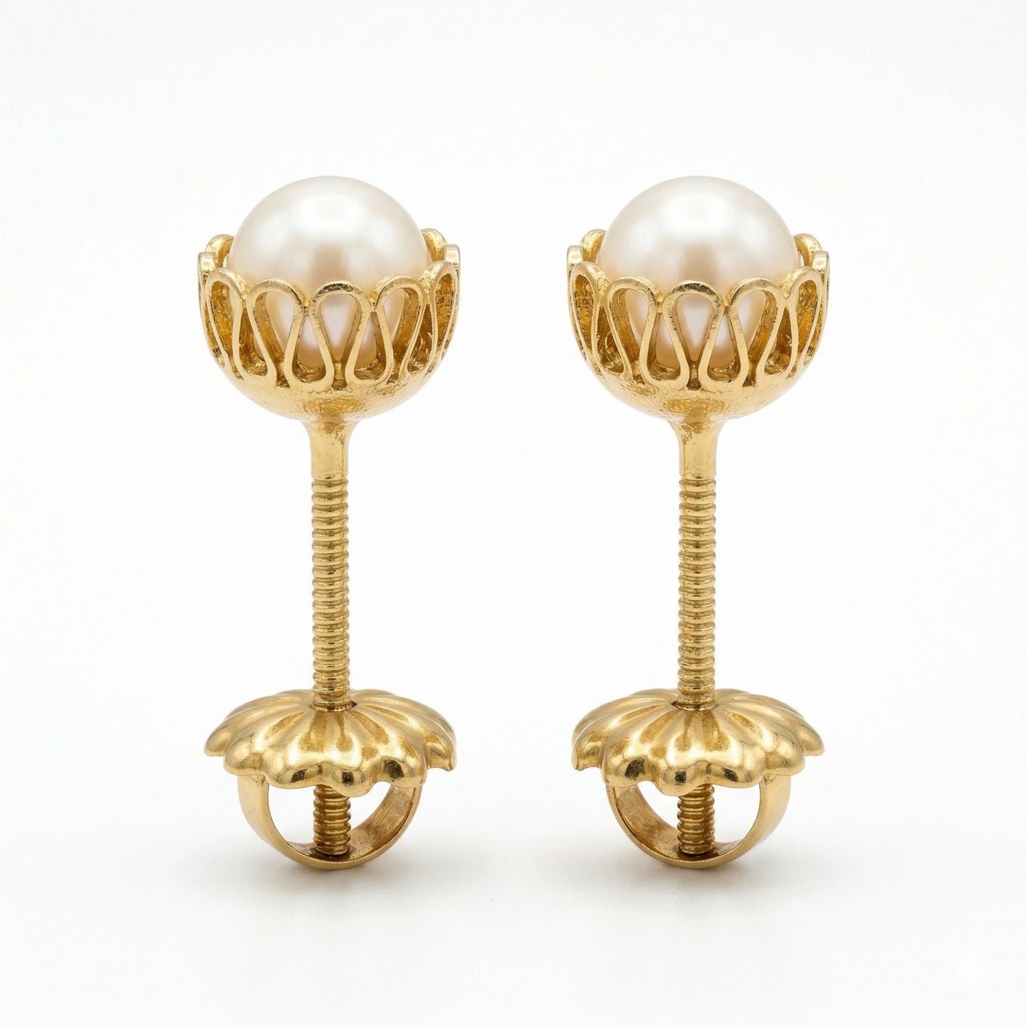 Vista de perfil de Aros de Oro 18k para niña con tornillo de seguridad con tope y rosca protectora.