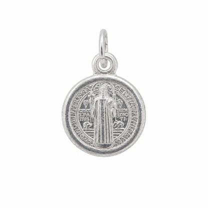 Medalla mini de plata 925 de San Benito en relieve, redondel de 8 mm.
