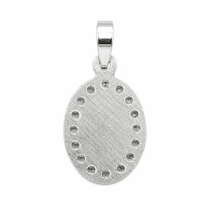 Reverso de medalla Virgen de Guadalupe plata 925 con perforaciones que realzan el brillo